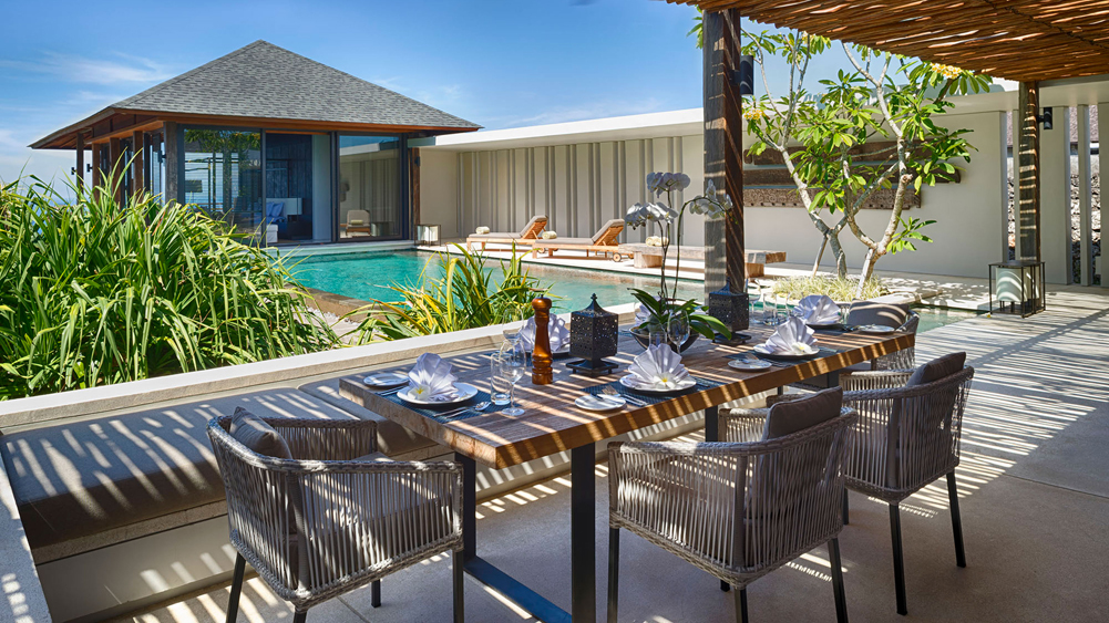 Sohamsa Estate - Villa Hamsa - Outdoor dining by the pool